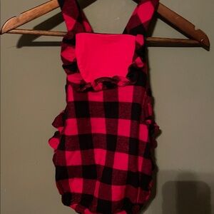Ricrac&ruffkes red and blank romper with ruffles on the back 24m A1
